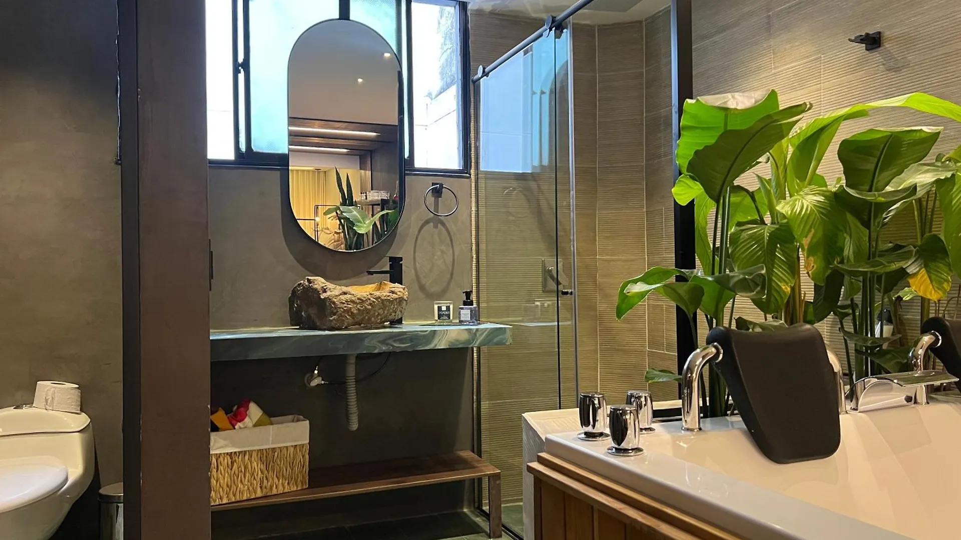 Luxury Palace Poblado Manila Medellin Apartment