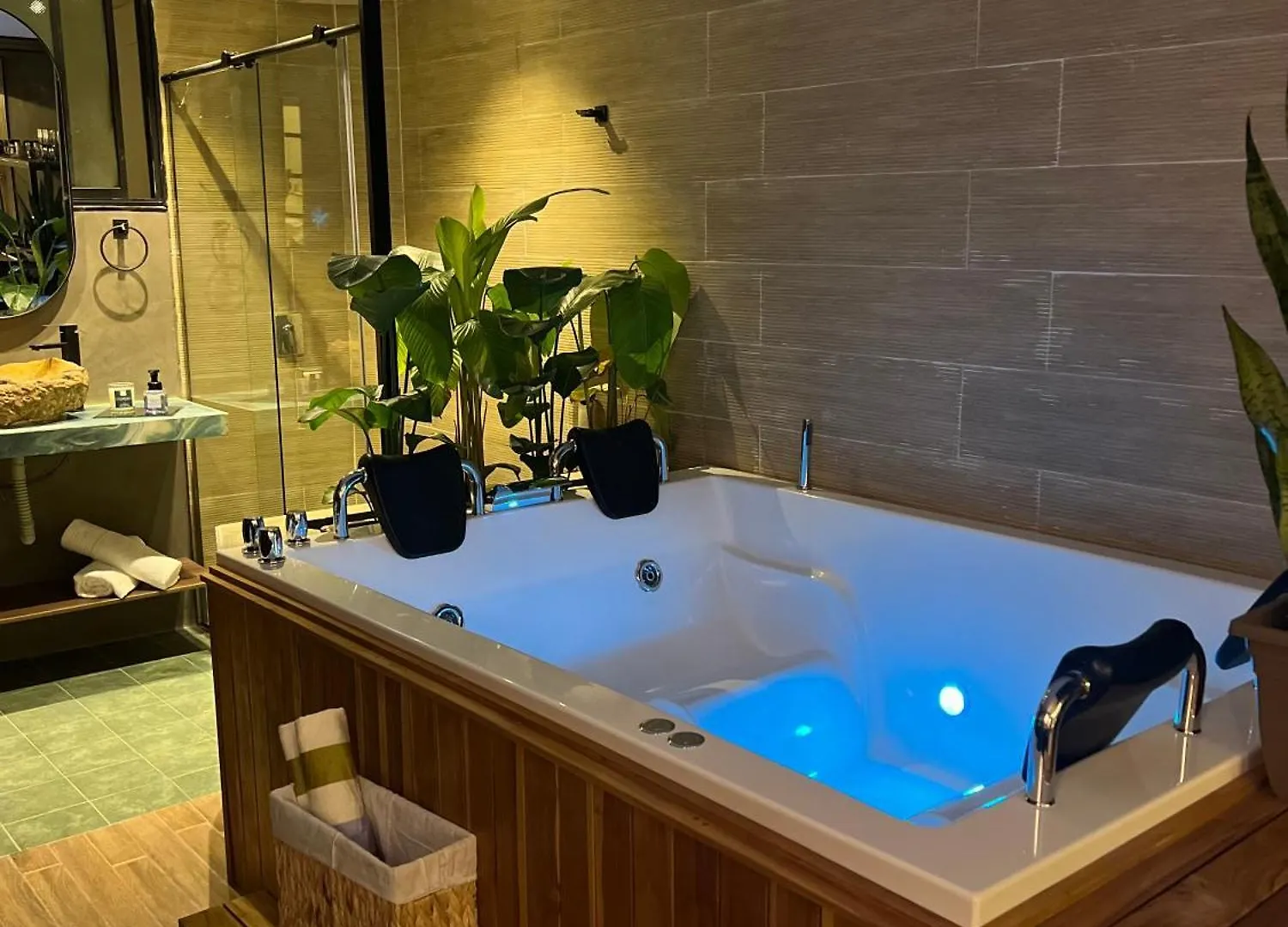 Luxury Palace Poblado Manila Medellin 0*,  Colombia
